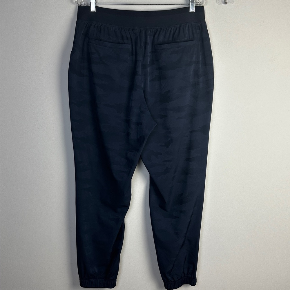 FA23 Athleta Brooklyn Heights Joggers Dress Blue Camo Travel Athleisure Pant 12 - Picture 12 of 16